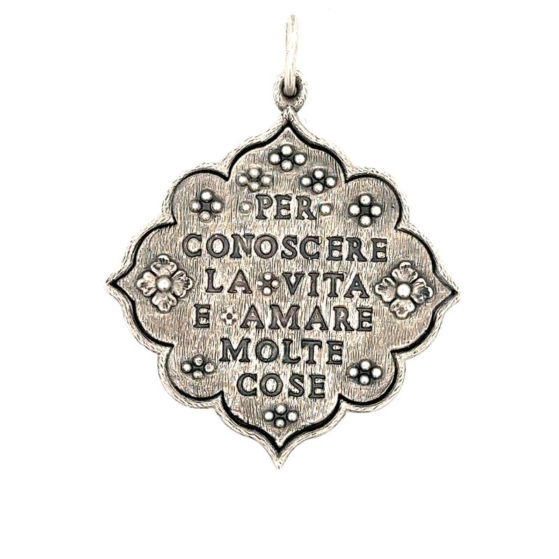 Erica Molinari C2114 Sterling Silver large flower charm backside with "per conoscere la vita e amare molte cose" inscribed on the other. This quote comes from Vincent van Gogh and means, "the way to know life is to love many things." inscribed on the back.  There are two flowers on either side of text.