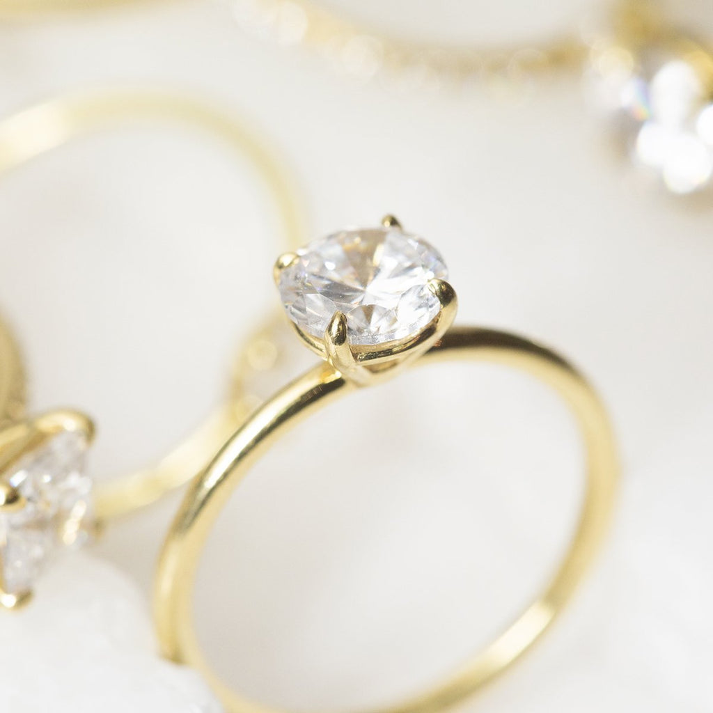 ILA Solitaire Round Diamond Engagement Ring 18K Yellow Gold