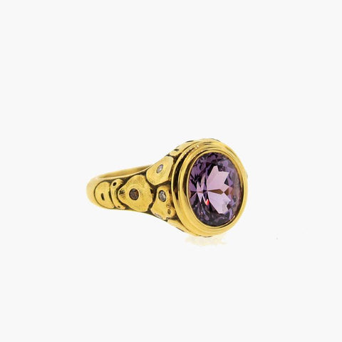 Purple spinel in 18K yellow gold ring