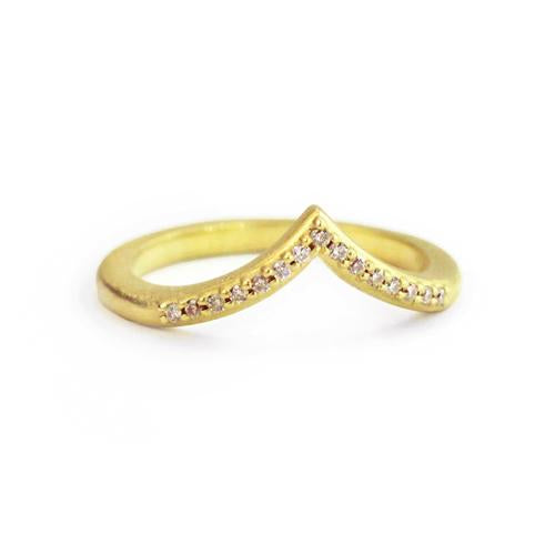 Samantha Louise Star Tracer ring with pave diamonds along arrow pattern
